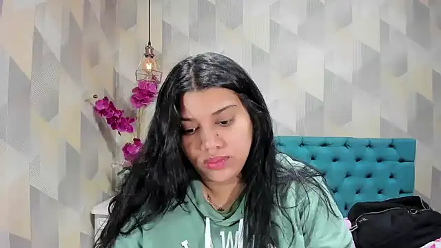 Snapshot of LindaBreeS chatting on 09-28-25, 02:00 LindaBreeS online show from 09-28-25, 02:00