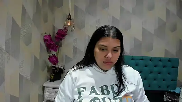 Snapshot of LindaBreeS chatting on 10-02-25, 01:18 LindaBreeS online show from 10-02-25, 01:18