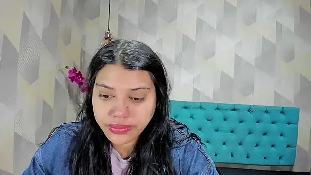 Snapshot of LindaBreeS chatting on 10-05-25, 01:09 LindaBreeS online show from 10-05-25, 01:09