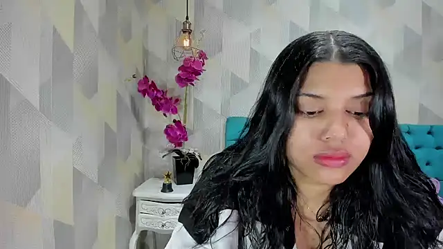 Snapshot of LindaBreeS chatting on 10-07-25, 12:57 LindaBreeS online show from 10-07-25, 12:57