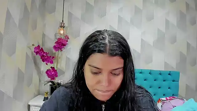 Snapshot of LindaBreeS chatting on 10-10-25, 01:43 LindaBreeS online show from 10-10-25, 01:43