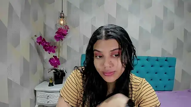 Snapshot of LindaBreeS chatting on 10-11-25, 01:20 LindaBreeS online show from 10-11-25, 01:20