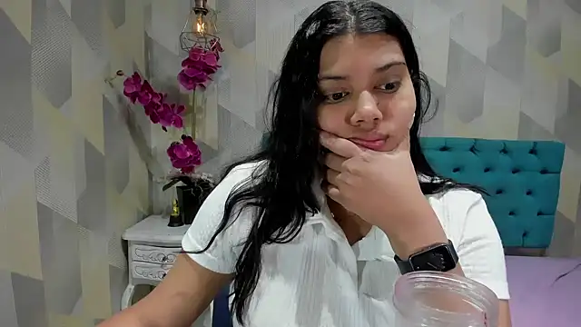 Snapshot of LindaBreeS chatting on 10-15-25, 02:39 LindaBreeS online show from 10-15-25, 02:39