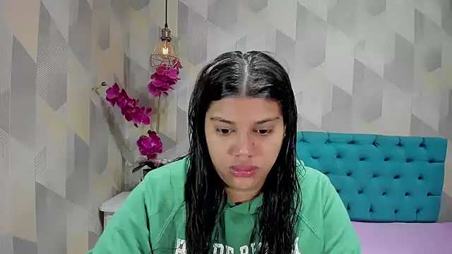 Snapshot of LindaBreeS chatting on 10-18-25, 12:39 LindaBreeS online show from 10-18-25, 12:39