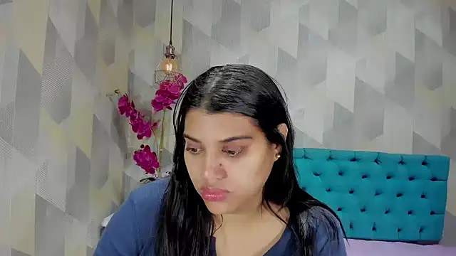 Snapshot of LindaBreeS chatting on 10-31-25, 01:45 LindaBreeS online show from 10-31-25, 01:45