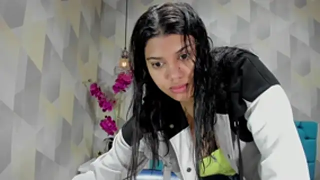 Snapshot of LindaBreeS chatting on 11-01-25, 12:29 LindaBreeS online show from 11-01-25, 12:29