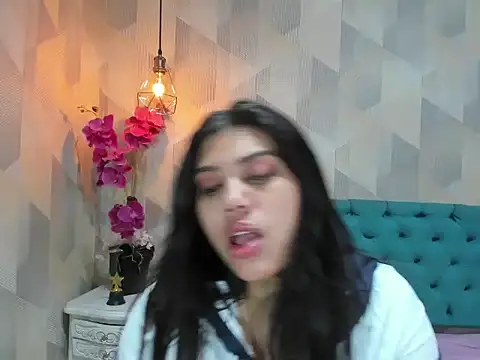 Snapshot of LindaBreeS chatting on 11-15-25, 10:12 LindaBreeS online show from 11-15-25, 10:12