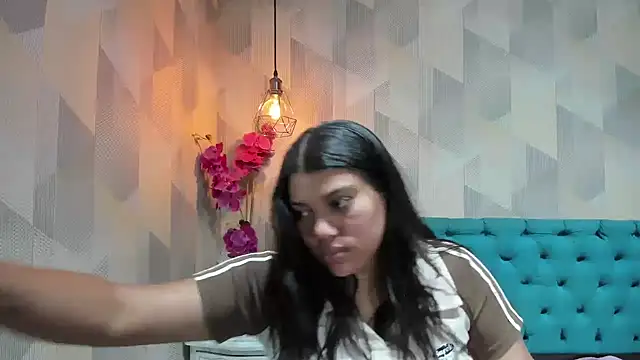 LindaBreeS online show from 04-18-26, 04:33