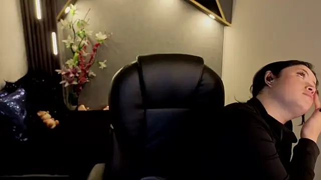 almma shy online show from 11-25-25, 01:22