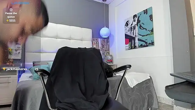 Snapshot of THIAGOXBIG chatting on 01-29-25, 01:05 THIAGOXBIG online show from 01-29-25, 01:05