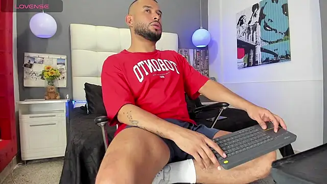 Snapshot of THIAGOXBIG chatting on 03-10-25, 08:23 THIAGOXBIG online show from 03-10-25, 08:23