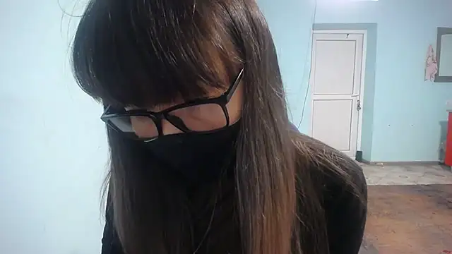 Snapshot of elllaaxx chatting on 11-04-25, 03:38 elllaaxx online show from 11-04-25, 03:38