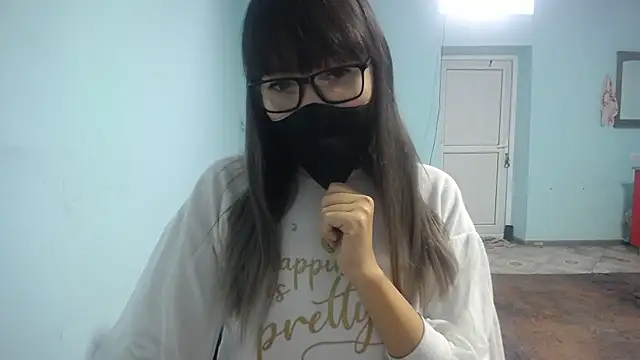 Snapshot of elllaaxx chatting on 11-05-25, 04:01 elllaaxx online show from 11-05-25, 04:01