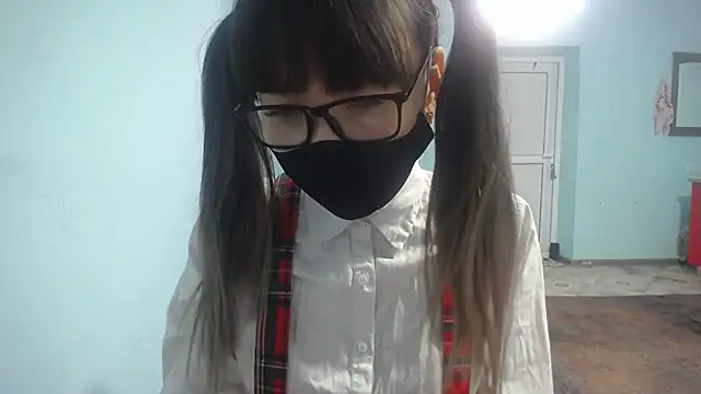 Snapshot of elllaaxx chatting on 11-06-25, 04:13 elllaaxx online show from 11-06-25, 04:13