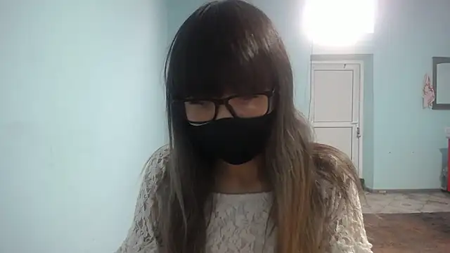 Snapshot of elllaaxx chatting on 11-10-25, 04:44 elllaaxx online show from 11-10-25, 04:44