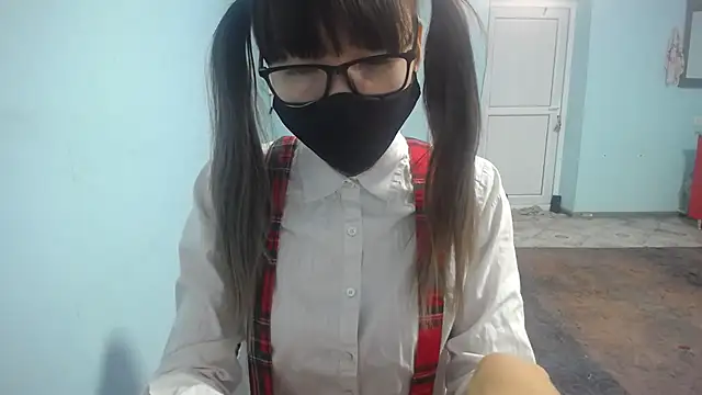 Snapshot of elllaaxx chatting on 11-13-25, 04:11 elllaaxx online show from 11-13-25, 04:11