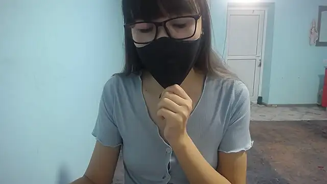 Snapshot of elllaaxx chatting on 11-14-25, 04:33 elllaaxx online show from 11-14-25, 04:33