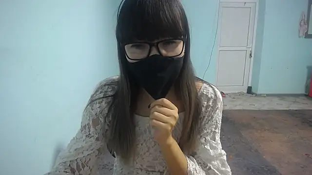 Snapshot of elllaaxx chatting on 11-17-25, 04:07 elllaaxx online show from 11-17-25, 04:07