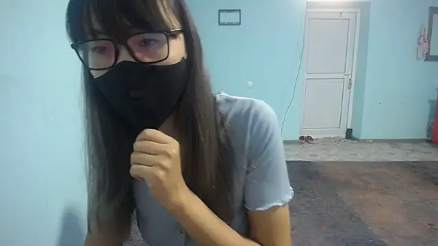 Snapshot of elllaaxx chatting on 11-21-25, 03:38 elllaaxx online show from 11-21-25, 03:38