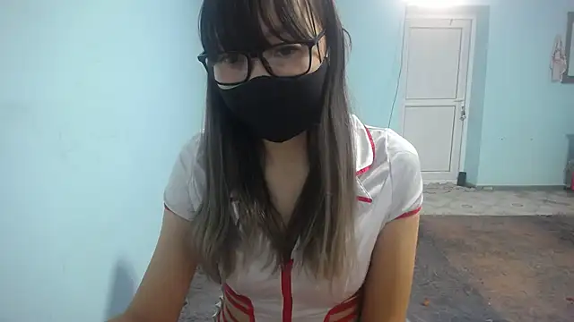 Snapshot of elllaaxx chatting on 11-23-25, 04:23 elllaaxx online show from 11-23-25, 04:23