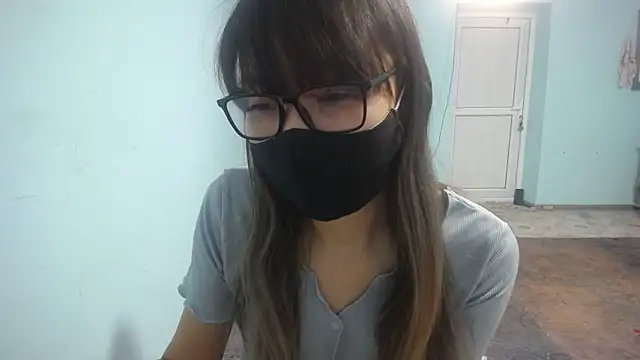 Snapshot of elllaaxx chatting on 12-03-25, 04:31 elllaaxx online show from 12-03-25, 04:31