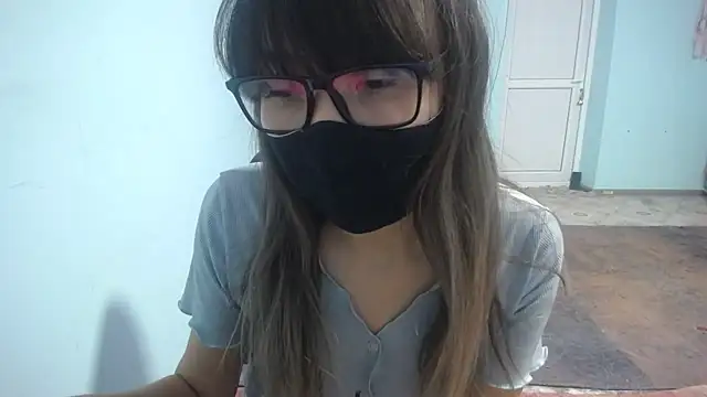 Snapshot of elllaaxx chatting on 12-05-25, 04:10 elllaaxx online show from 12-05-25, 04:10