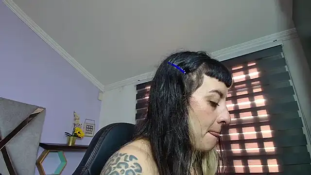 Snapshot of Naughty_Kittenm chatting on 10-02-25, 11:39 Naughty Kittenm online show from 10-02-25, 11:39