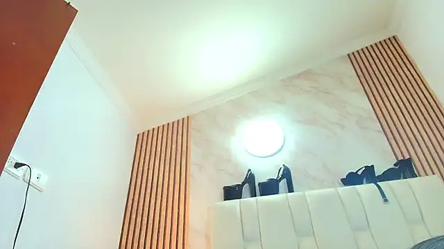 Snapshot of Naughty_Kittenm chatting on 10-24-25, 11:39 Naughty Kittenm online show from 10-24-25, 11:39