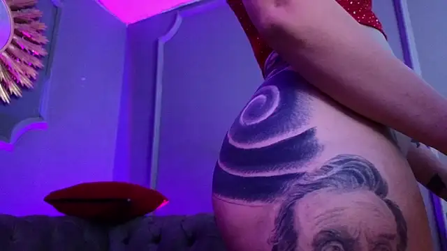 Snapshot of Julieta_Russell chatting on 12-05-24, 06:11 Julieta Russell online show from 12-05-24, 06:11