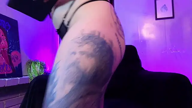 Snapshot of Julieta_Russell chatting on 01-13-25, 11:38 Julieta Russell online show from 01-13-25, 11:38