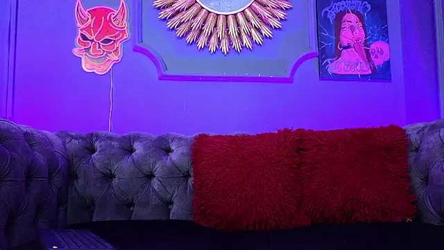 Snapshot of Julieta_Russell chatting on 02-05-25, 01:00 Julieta Russell online show from 02-05-25, 01:00