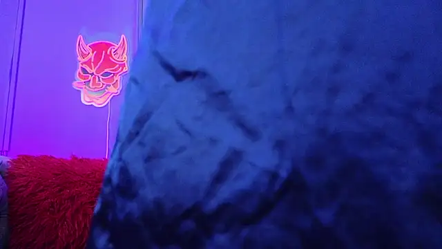 Snapshot of Julieta_Russell chatting on 02-07-25, 11:56 Julieta Russell online show from 02-07-25, 11:56