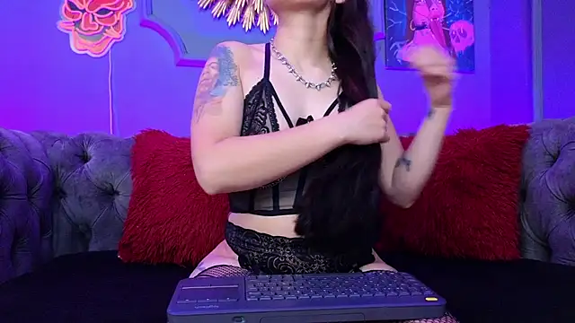 Snapshot of Julieta_Russell chatting on 02-07-25, 03:19 Julieta Russell online show from 02-07-25, 03:19