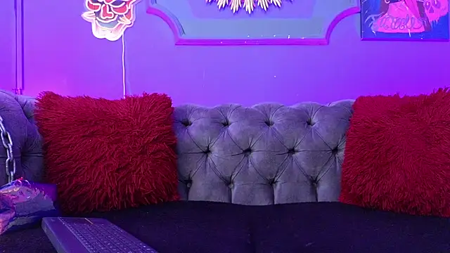 Snapshot of Julieta_Russell chatting on 02-12-25, 11:51 Julieta Russell online show from 02-12-25, 11:51