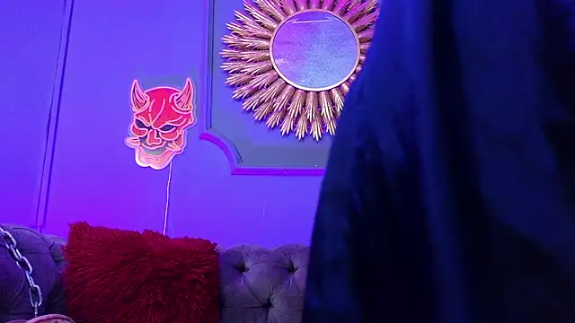 Snapshot of Julieta_Russell chatting on 02-24-25, 01:10 Julieta Russell online show from 02-24-25, 01:10