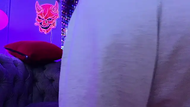 Snapshot of Julieta_Russell chatting on 03-03-25, 12:37 Julieta Russell online show from 03-03-25, 12:37