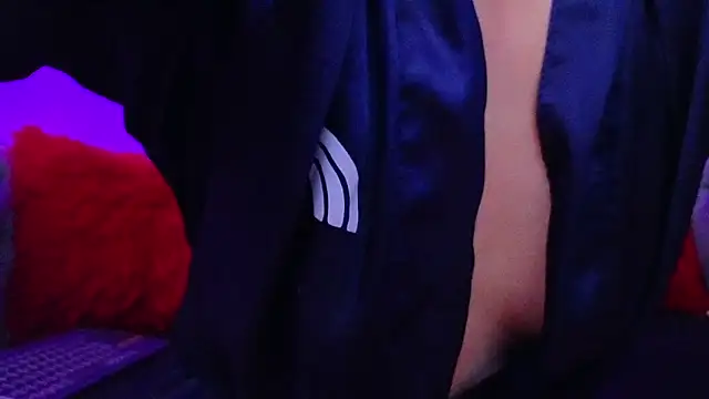 Snapshot of Julieta_Russell chatting on 03-06-25, 12:09 Julieta Russell online show from 03-06-25, 12:09