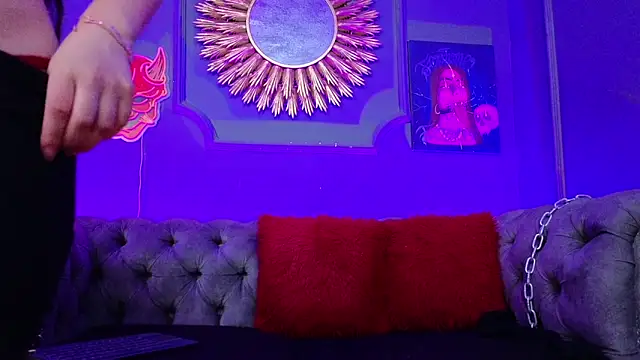 Snapshot of Julieta_Russell chatting on 03-07-25, 08:22 Julieta Russell online show from 03-07-25, 08:22