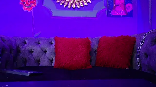 Snapshot of Julieta_Russell chatting on 03-10-25, 03:41 Julieta Russell online show from 03-10-25, 03:41