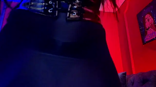 Snapshot of Julieta_Russell chatting on 09-16-25, 12:28 Julieta Russell online show from 09-16-25, 12:28