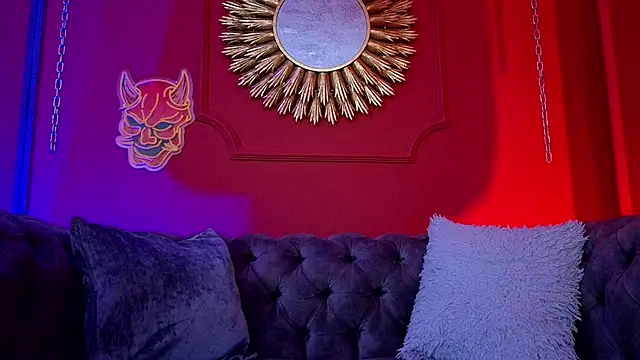 Snapshot of Julieta_Russell chatting on 09-17-25, 12:40 Julieta Russell online show from 09-17-25, 12:40