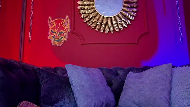 Snapshot of Julieta_Russell chatting on 09-19-25, 12:39 Julieta Russell online show from 09-19-25, 12:39