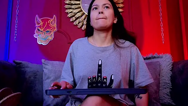 Snapshot of Julieta_Russell chatting on 09-22-25, 12:29 Julieta Russell online show from 09-22-25, 12:29