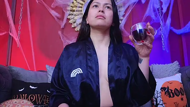 Snapshot of Julieta_Russell chatting on 10-28-25, 12:09 Julieta Russell online show from 10-28-25, 12:09