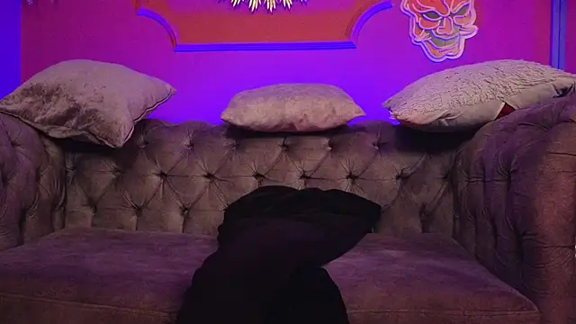 Julieta Russell online show from 12-15-25, 11:25