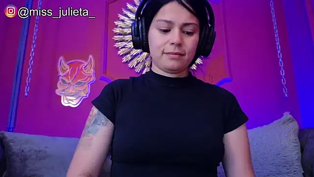 Snapshot of Julieta_Russell chatting on 05-19-26, 12:11 Julieta Russell online show from 05-19-26, 12:11