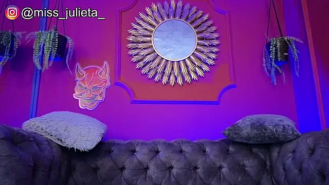 Snapshot of Julieta_Russell chatting on 05-26-26, 11:50 Julieta Russell online show from 05-26-26, 11:50