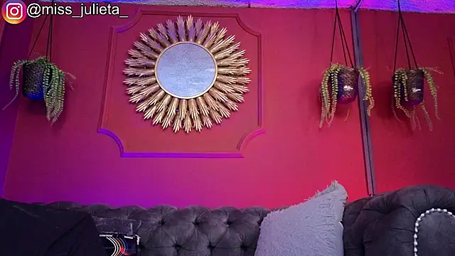 Snapshot of Julieta_Russell chatting on 06-04-26, 12:00 Julieta Russell online show from 06-04-26, 12:00