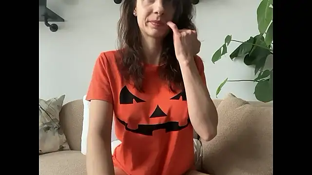 Snapshot of Mary_Wet chatting on 10-17-25, 11:57 Mary Wet online show from 10-17-25, 11:57