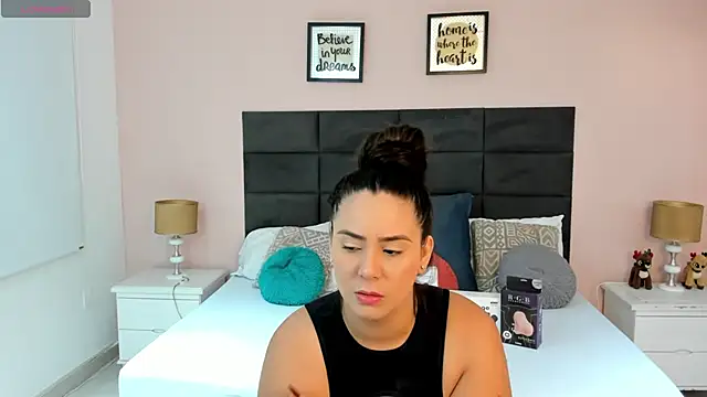 Snapshot of MadisonJenner chatting on 11-12-25, 11:10 MadisonJenner online show from 11-12-25, 11:10